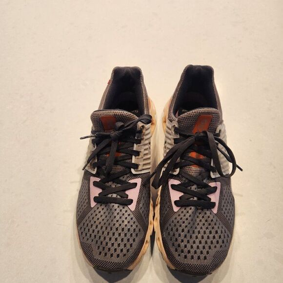 on Cloudswift womens sneakers. Size 8 - Picture 1 of 7